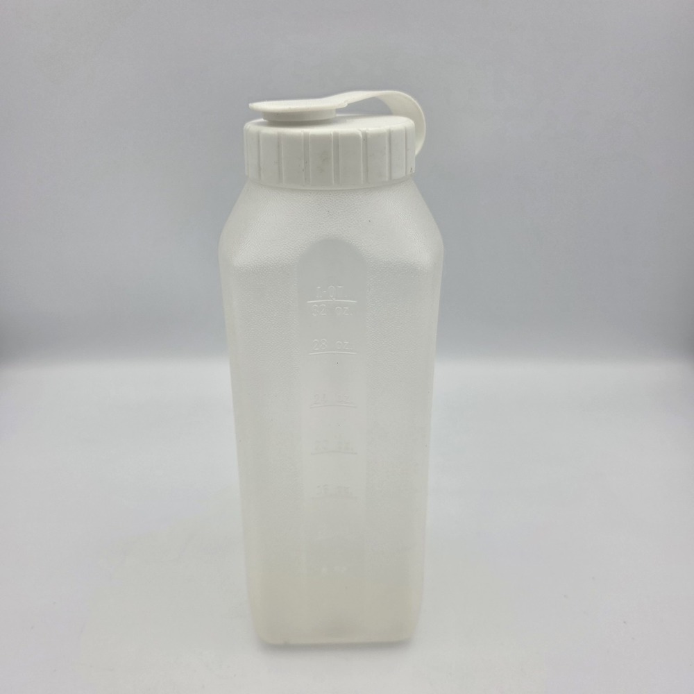 Vtg Rubbermaid Servin' Saver 1‎ qt Drink Container Jug White Flip Top Lid 2464